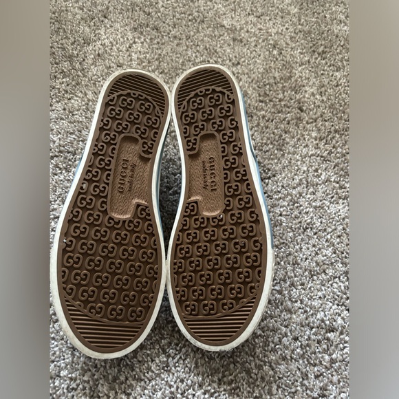 Women’s Gucci Sneakers - Picture 5 of 9